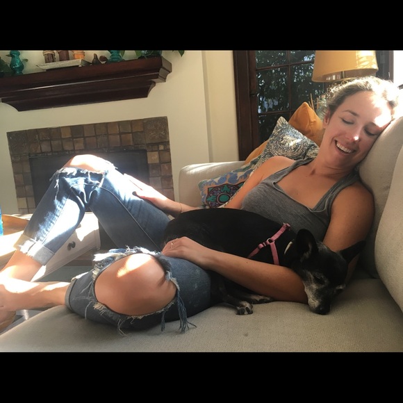 Meet your Posher, Lauren - Picture 2 of 2